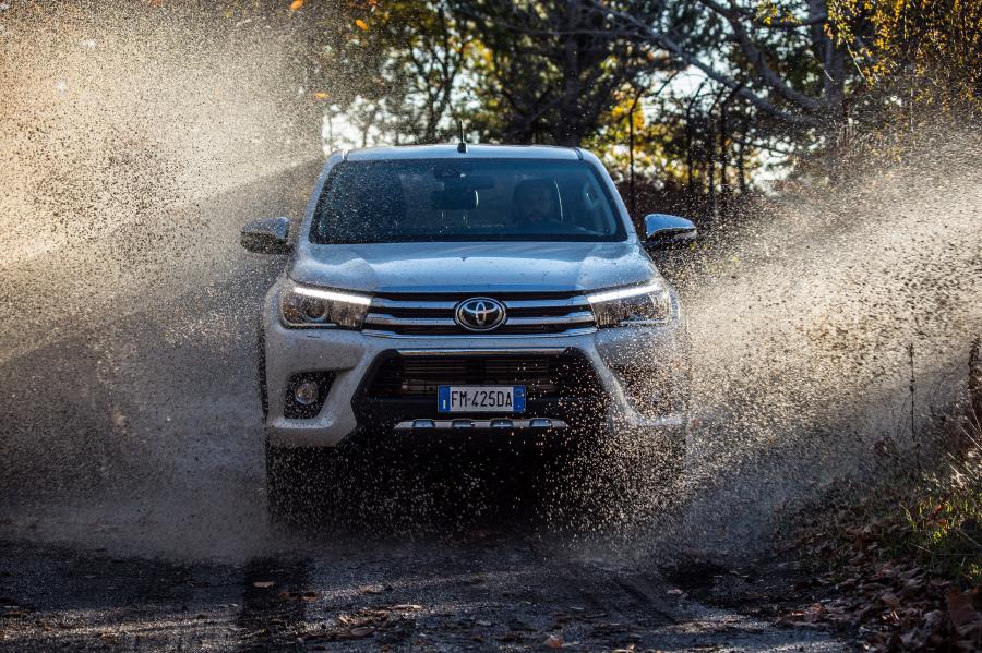  Toyota Hilux Invincible 50 2017 года  (фото 12 из 13)